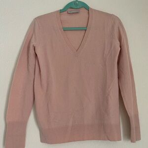 Everlane Women’s Pink Cashmere V-Neck Sweater